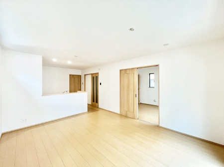 ���r���O�@���邢�z���������A�����̕��͋C�ɖ�������郊�r���O�E�_�C�j���O�B 