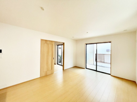 ���̑����ρ@�Ƒ��̏Ί炪���R�Ɛ��܂�Ă���A����ȕ��͋C�̃_�C�j���O�Ɏd�オ���Ă��܂��B