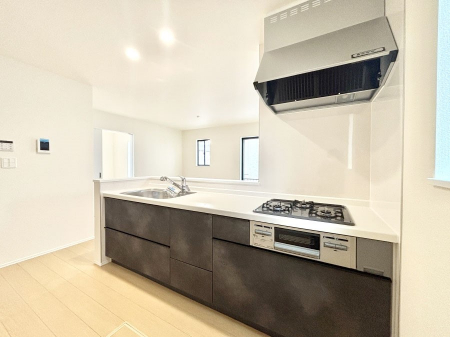 �L�b�`���@���������Ȃ���ł����Ƒ��Ƃ̉�b���y���߂�ΖʃL�b�`��