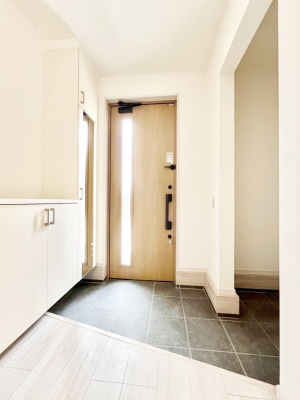 ���ց@�K���X�X���b�g�̓��������փh�A�������Ɍ���͂��Ă���܂�