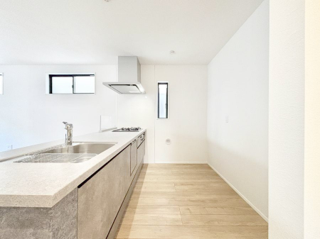 �L�b�`���@�u�₩�ȕ����ʂ蔲����L�b�`���B��������̂Ŗ��邭���C�ɂ��𗧂��܂��B