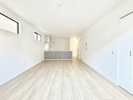 ���r���O�@���邢�z���������A�����̕��͋C�ɖ�������郊�r���O�E�_�C�j���O�B 