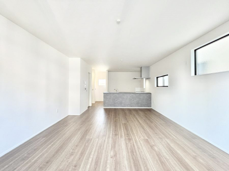 ���r���O�@���邢�z���������A�����̕��͋C�ɖ�������郊�r���O�E�_�C�j���O�B 