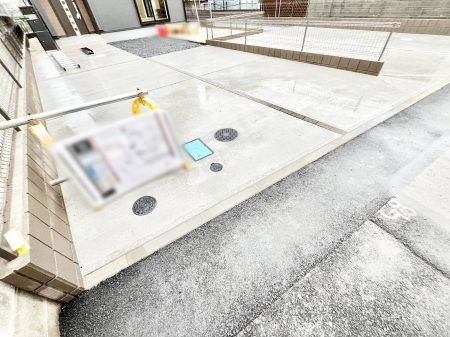 �@4��i�Ԏ�ɂ��j���ԉI���Ƒ��݂�Ȃ̎��]�Ԃ��u����L�X�J�[�X�y�[�X�B