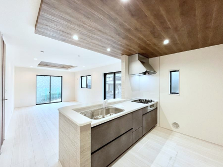 �L�b�`���@���r���O�ŗV�Ԃ��q�l�������Ȃ��炨�������ł���ΖʃL�b�`���B  