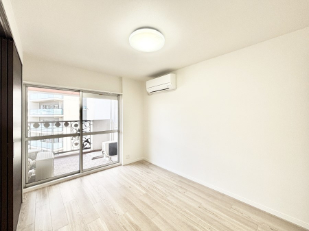 ���̑����ρ@�o���R�j�[���J�������v���X���Ă����m��