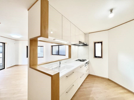 �L�b�`���@�u�₩�ȕ����ʂ蔲����L�b�`���B��������̂Ŗ��邭���C�ɂ��𗧂��܂��B