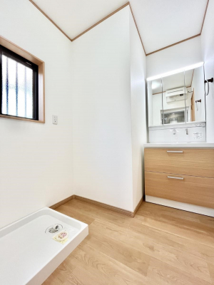 ���ʑ�E���ʏ��@�O�ʋ��̗��ɁA���ϕi��q���p�i�Ȃǂ����[�\�B���ʑ����������ƕۂ��܂��I