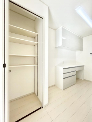 ̑ρ@rO[BɎ[ƕW܂LDKXbLЕtłˁB  