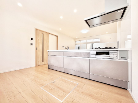 �L�b�`���@���r���O�ŗV�Ԃ��q�l�������Ȃ��炨�������ł���ΖʃL�b�`���B  