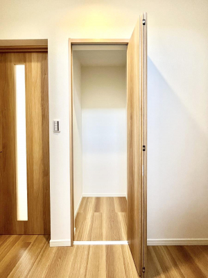 ���̑����ρ@�L�����[�B�|�������G�߂̏��������[���邱�Ƃ��ł��܂��B