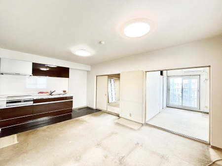 ���̑����ρ@�אڂ̂������Ƃ̊Ԃ̔����J������΍L�X��Ԃ�