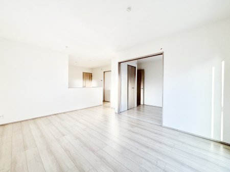 ���̑����ρ@�Ƒ��̏Ί炪���R�Ɛ��܂�Ă���A����ȕ��͋C�̃_�C�j���O�Ɏd�オ���Ă��܂��B