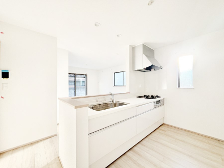 �L�b�`���@���Ƒ��̉�b�e�ޑΖʃL�b�`���B���������̃p�p�}�}�����Ƒ��Ɖ߂������Ԃ����������I