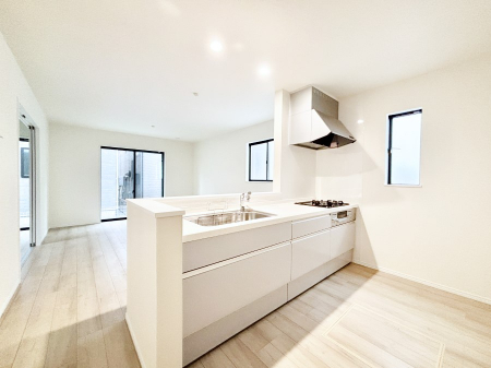 �L�b�`���@�u�₩�ȕ����ʂ蔲����L�b�`���B��������̂Ŗ��邭���C�ɂ��𗧂��܂��B