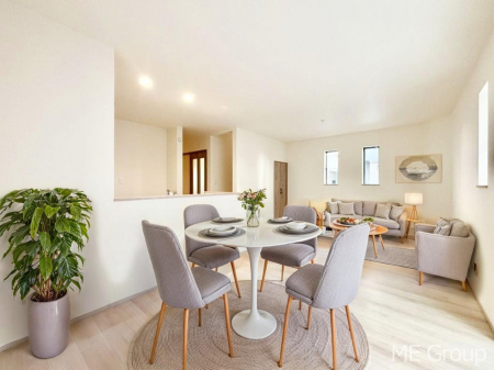 ���r���O�@�Ƒ��̘a�₩�ȉ�b���������Ă������B�J�����̂��郊�r���O�ł��B���Ƌ��CG�ł�  