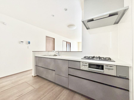 �L�b�`���@���r���O�ŗV�Ԃ��q�l�������Ȃ��炨�������ł���ΖʃL�b�`���B  