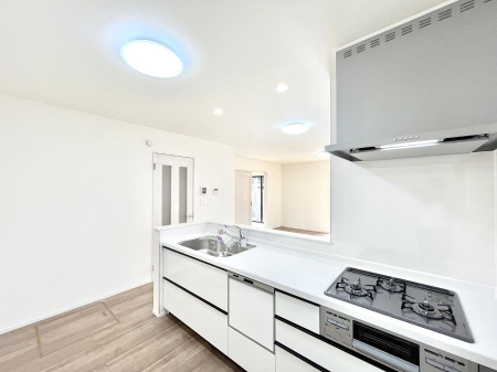 �L�b�`���@���������Ȃ���ł����Ƒ��Ƃ̉�b���y���߂�ΖʃL�b�`��