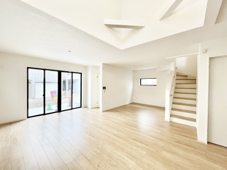 ���r���O�@�傫�ȑ����炽���Ղ�̗z���ƕ����������郊�r���O