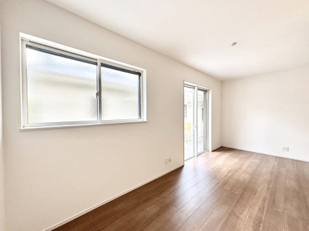 ���̑����ρ@�Ƒ��̏Ί炪���R�Ɛ��܂�Ă���A����ȕ��͋C�̃_�C�j���O�Ɏd�オ���Ă��܂��B