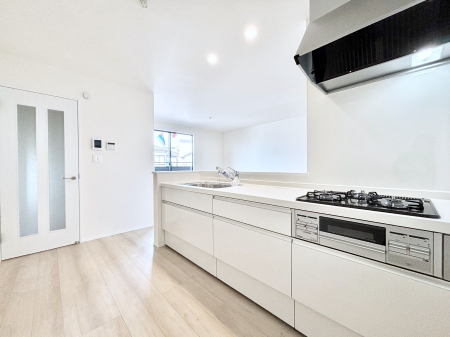 �L�b�`���@���r���O�ŗV�Ԃ��q�l�������Ȃ��炨�������ł���ΖʃL�b�`���B  