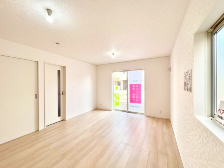 ���r���O�@�傫�ȑ����炽���Ղ�̗z���ƕ����������郊�r���O