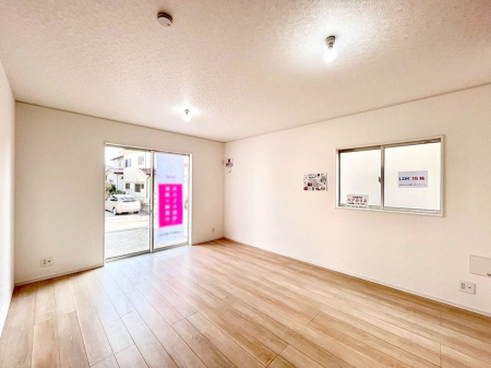 ���̑����ρ@�Ƒ��̏Ί炪���R�Ɛ��܂�Ă���A����ȕ��͋C�̃_�C�j���O�Ɏd�オ���Ă��܂��B