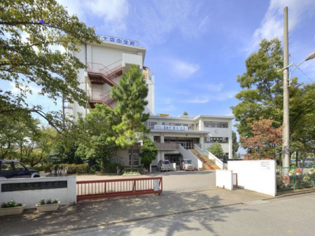 ���ӊ��@���w�Z 1100m �z�J�s����ܒ��w�Z