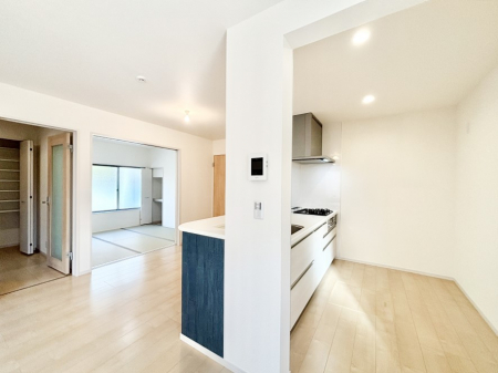 ���̑����ρ@�Ƒ��̏Ί炪���R�Ɛ��܂�Ă���A����ȕ��͋C�̃_�C�j���O�Ɏd�オ���Ă��܂��B