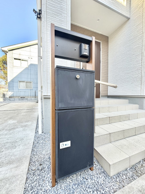 ���̑��@�\�D�E�C���^�[�z���E�|�X�g�E��z�a�n�w���ЂƂɏW��B�G���g�����X�ɂȂ��ރV���v���f�U�C���B