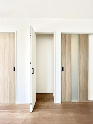 ���̑����ρ@���r���O���[�B�����Ɏ��[������ƕ����W�܂�LDK���X�b�L���Еt�������ł��ˁB  