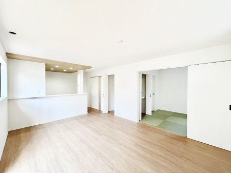 ���̑����ρ@�Ƒ��̏Ί炪���R�Ɛ��܂�Ă���A����ȕ��͋C�̃_�C�j���O�Ɏd�オ���Ă��܂��B