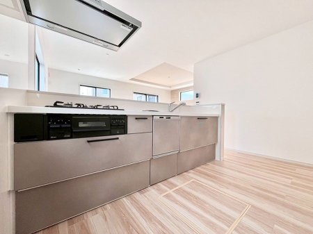 �L�b�`���@���������Ȃ���ł����Ƒ��Ƃ̉�b���y���߂�ΖʃL�b�`��