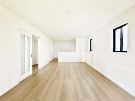 ���r���O�@���邢�z���������A�����̕��͋C�ɖ�������郊�r���O�E�_�C�j���O�B 