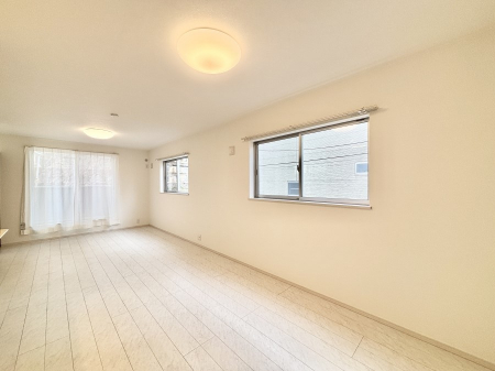 ���r���O�@�傫�ȑ����炽���Ղ�̗z���ƕ����������郊�r���O