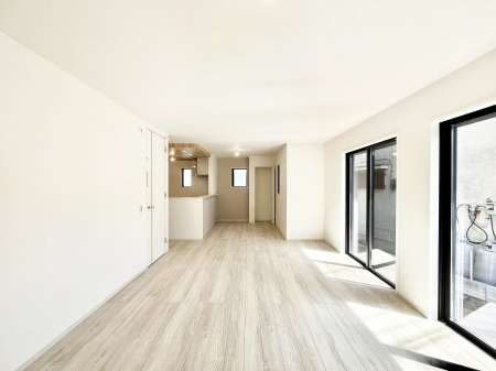 ���̑����ρ@�Ƒ��̏Ί炪���R�Ɛ��܂�Ă���A����ȕ��͋C�̃_�C�j���O�Ɏd�オ���Ă��܂� 