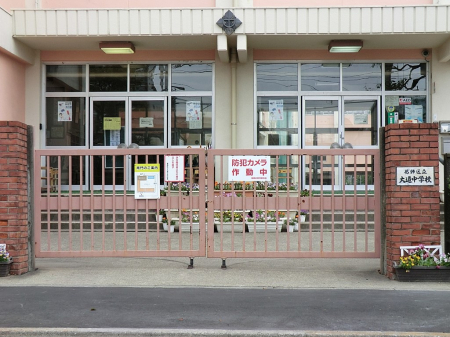 ���ӊ��@���w�Z 800m �����旧�哹���w�Z