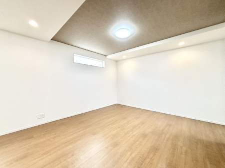 ���̑����ρ@�Ƒ��̏Ί炪���R�Ɛ��܂�Ă���A����ȕ��͋C�̃_�C�j���O�Ɏd�オ���Ă��܂��B