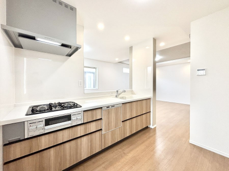 �L�b�`���@���������Ȃ���ł����Ƒ��Ƃ̉�b���y���߂�ΖʃL�b�`��