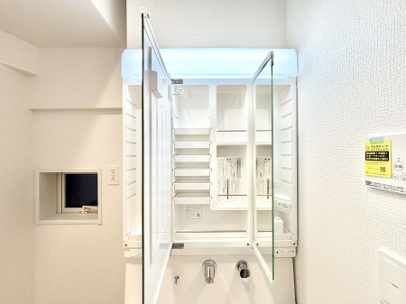 ���̑����ρ@�O�ʋ��̗��ɁA���ϕi��q���p�i�Ȃǂ����[�\�B���ʑ����������ƕۂ��܂��I