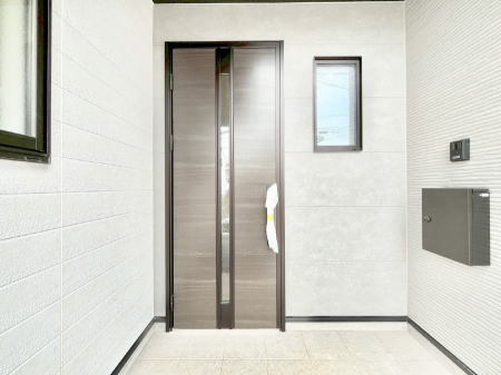 ���ց@��؂ȉƑ��A���q���o�}���錺�ցB