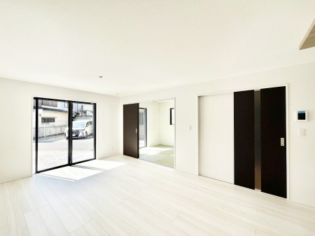 ���̑����ρ@�Ƒ��̏Ί炪���R�Ɛ��܂�Ă���A����ȕ��͋C�̃_�C�j���O�Ɏd�オ���Ă��܂��B