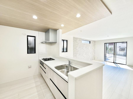 �L�b�`���@���������Ȃ���ł����Ƒ��Ƃ̉�b���y���߂�ΖʃL�b�`��