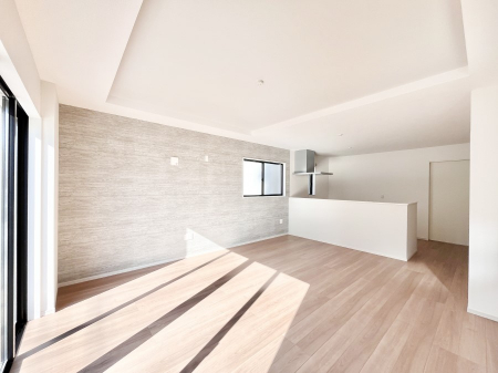 ���r���O�@���邢�z���������A�����̕��͋C�ɖ�������郊�r���O�E�_�C�j���O�B 