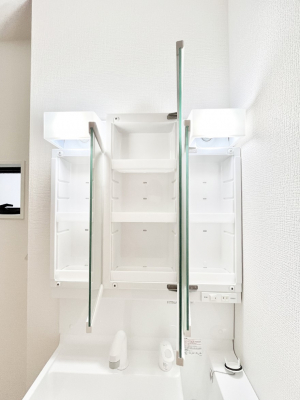 ���̑����ρ@�O�ʋ��̗��ɁA���ϕi��q���p�i�Ȃǂ����[�\�B���ʑ����������ƕۂ��܂��I