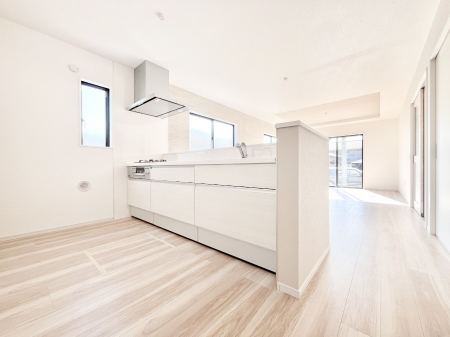 �L�b�`���@�u�₩�ȕ����ʂ蔲����L�b�`���B��������̂Ŗ��邭���C�ɂ��𗧂��܂��B