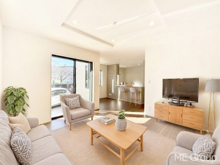 ���r���O�@�Ƒ��̘a�₩�ȉ�b���������Ă������B�J�����̂��郊�r���O�ł��B���Ƌ��CG�ł�  