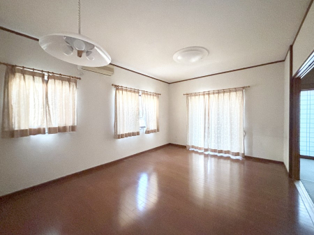 ���r���O�@�傫�ȑ����炽���Ղ�̗z���ƕ����������郊�r���O