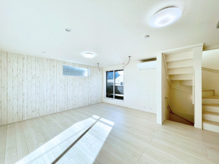 ���r���O�@�����u�������܁v�u��������v�Ƒ��Ƃ̃R�~���j�P�[�V�������[�܂郊�r���O�C���K�i�B 