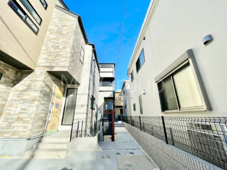 ���n�O�ώʐ^�@�������ꂽ�O�ρA�㎿�ȏZ��Ԃ��L���鎺���͉i�����S���ĉ߂�����Z���ł��B 